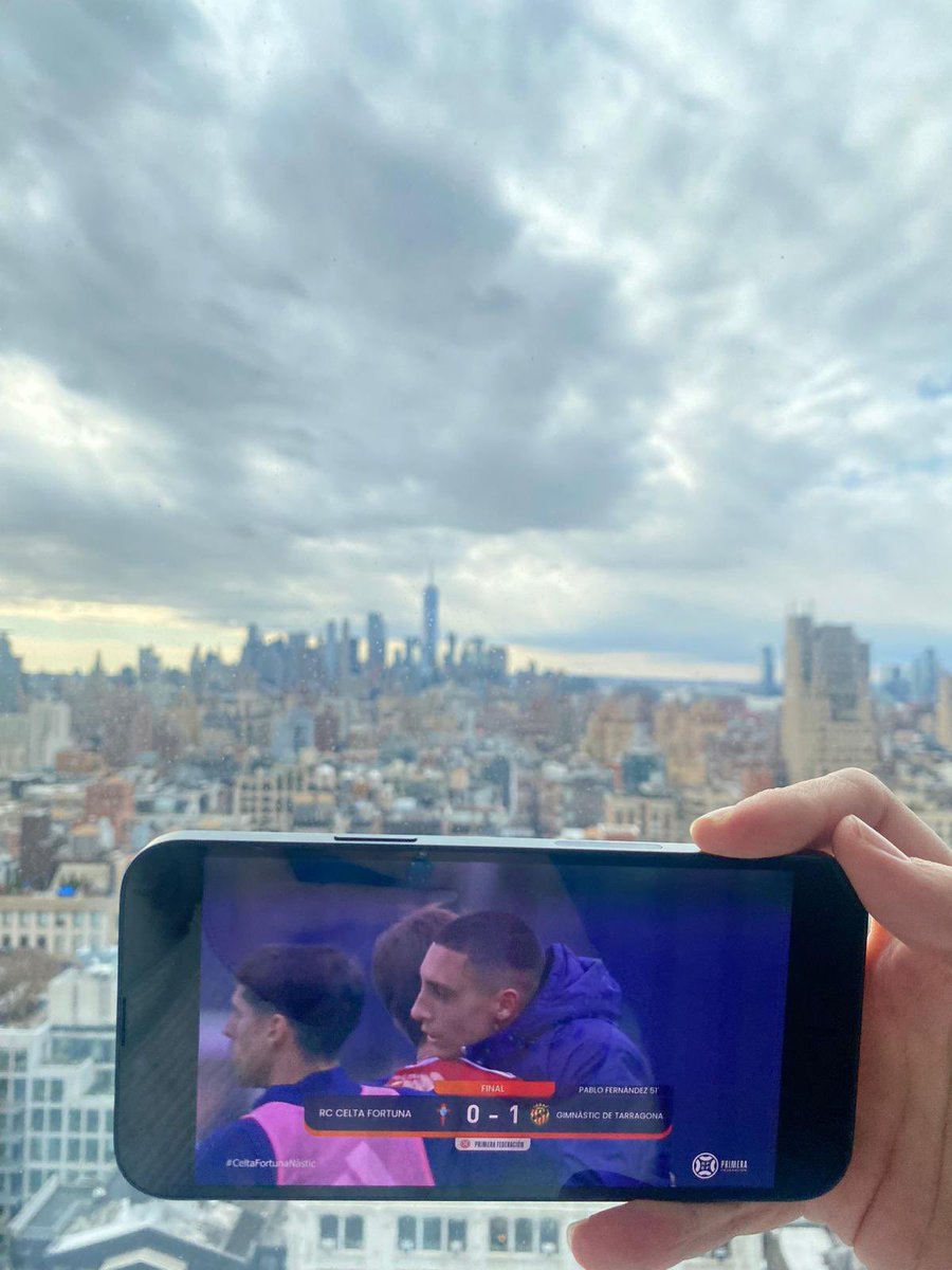oriolcn's tweet photo. Veient guanyar al Nàstic des de Manhattan #finsalfinal 🤩❤️ https://t.co/OgpYzOGbMO