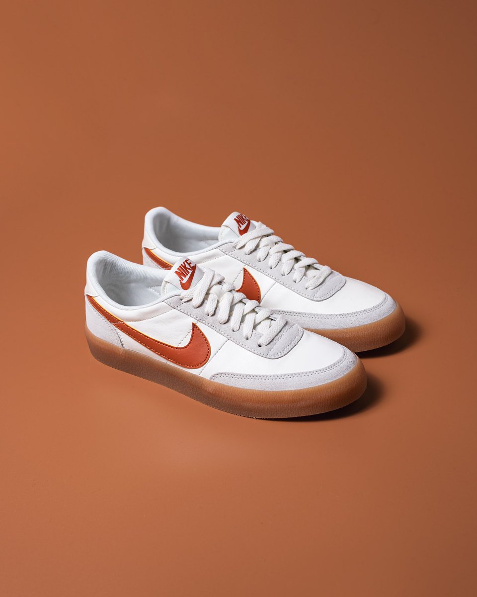 KickingItATX's tweet photo. The Killshot 2 

The leather &amp; suede make of this Kill Shot hits the the Sail &amp; Desert Orange color way while the gum sole compliments the silhouette. 

Shop this sneaker in store &amp; online in Men’s 7.5-13 for $90.

#kickingit #nike #killshot2 https://t.co/pNO2RKY9gw