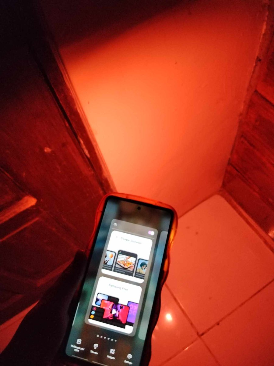 myuchisvt's tweet photo. HOY JUMPSCARE, iinom sana ako tubig kaya binuksan ko flash ko. POTEK UMILAW NA GANYAN AA NAKALIMUTAN KO PALA TANGGALIN STICKER FOR BOO. GULAT NA GULAT AKO NAWALA ANTOK KO 😭😭😭🫵 https://t.co/brSvH5h0rU