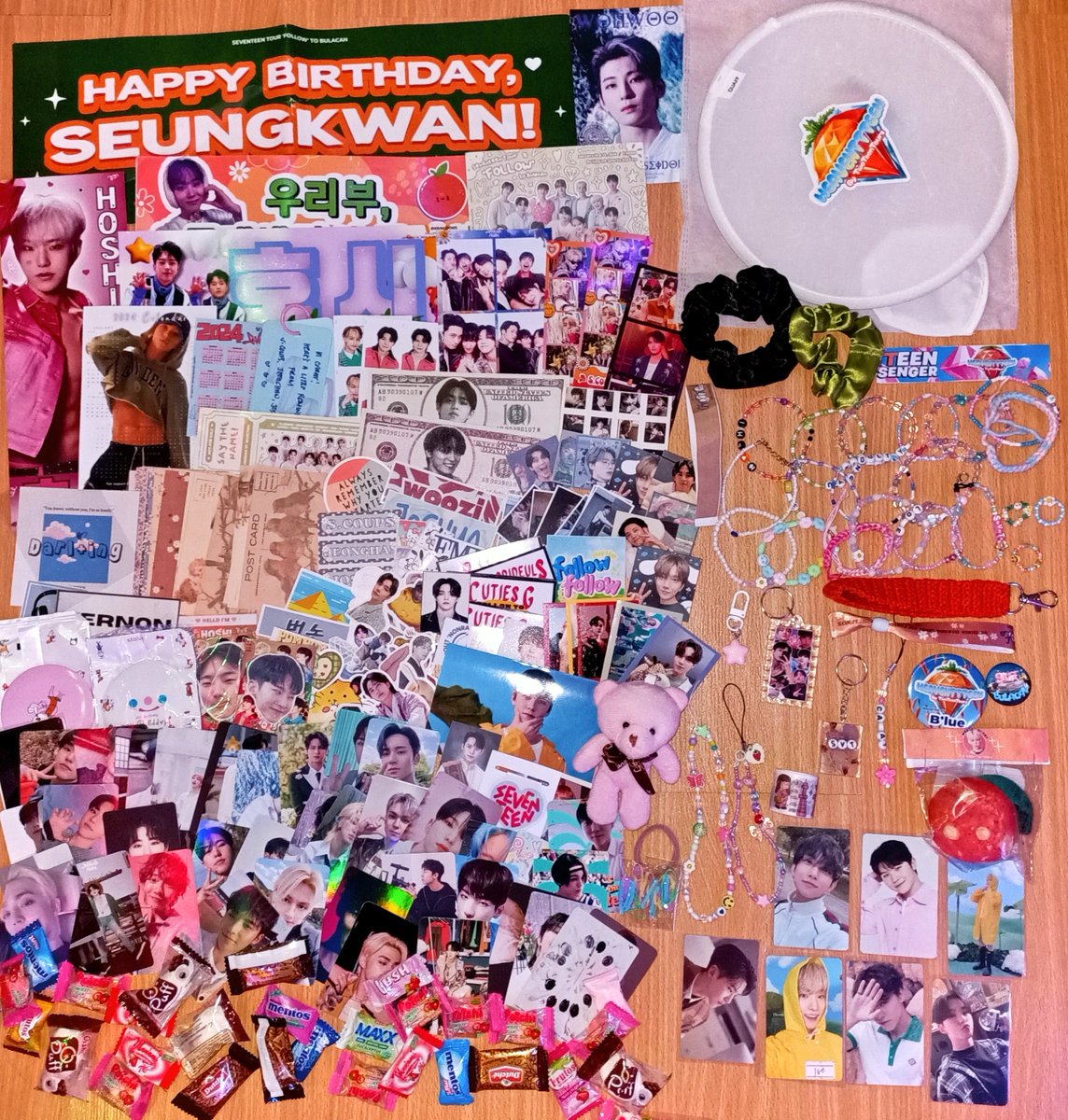 Caelumpink's tweet photo. You have no idea how grateful I am to receive these huhu. Despite how hard and costly it is to attend a concert, y'all still made these to give to Carats for free <333 I LOVE YOU ALL SO MUCH! https://t.co/i7H1VmKGRD