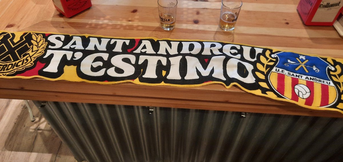 JuanjoRofes's tweet photo. Estimada UESA, t'estimo per sempre i més, i per sort cada jornada que passa en som més! 🟡🔴✊️🍻
#OnlyUESA
#BenvigutsALaVeritableFe
#Margon
#Rob https://t.co/kEv4Qyg4p4