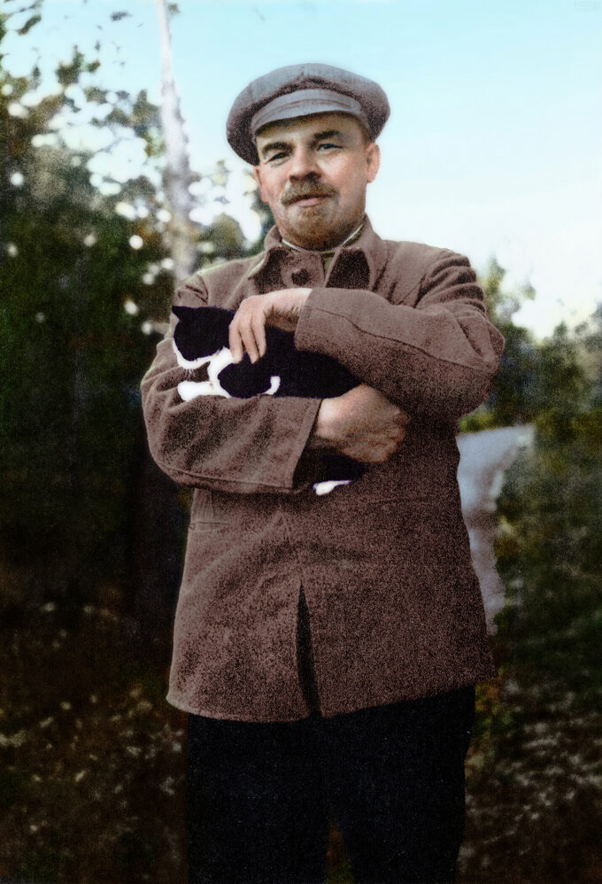 MarksistTutum's tweet photo. https://t.co/VbtZFSOBKs İşçi Sınıfı Örgütlüyse Her Şeydir, Örgütsüzse Hiçbir Şey!
1917 Şanlı Ekim Devrimi ve onun devrimci partisi, sınıfsız bir dünya isteyenlere ışık tutuyor. #Lenin #Rosa #Liebknecht #Suphi https://t.co/Bpoy7QQtqr