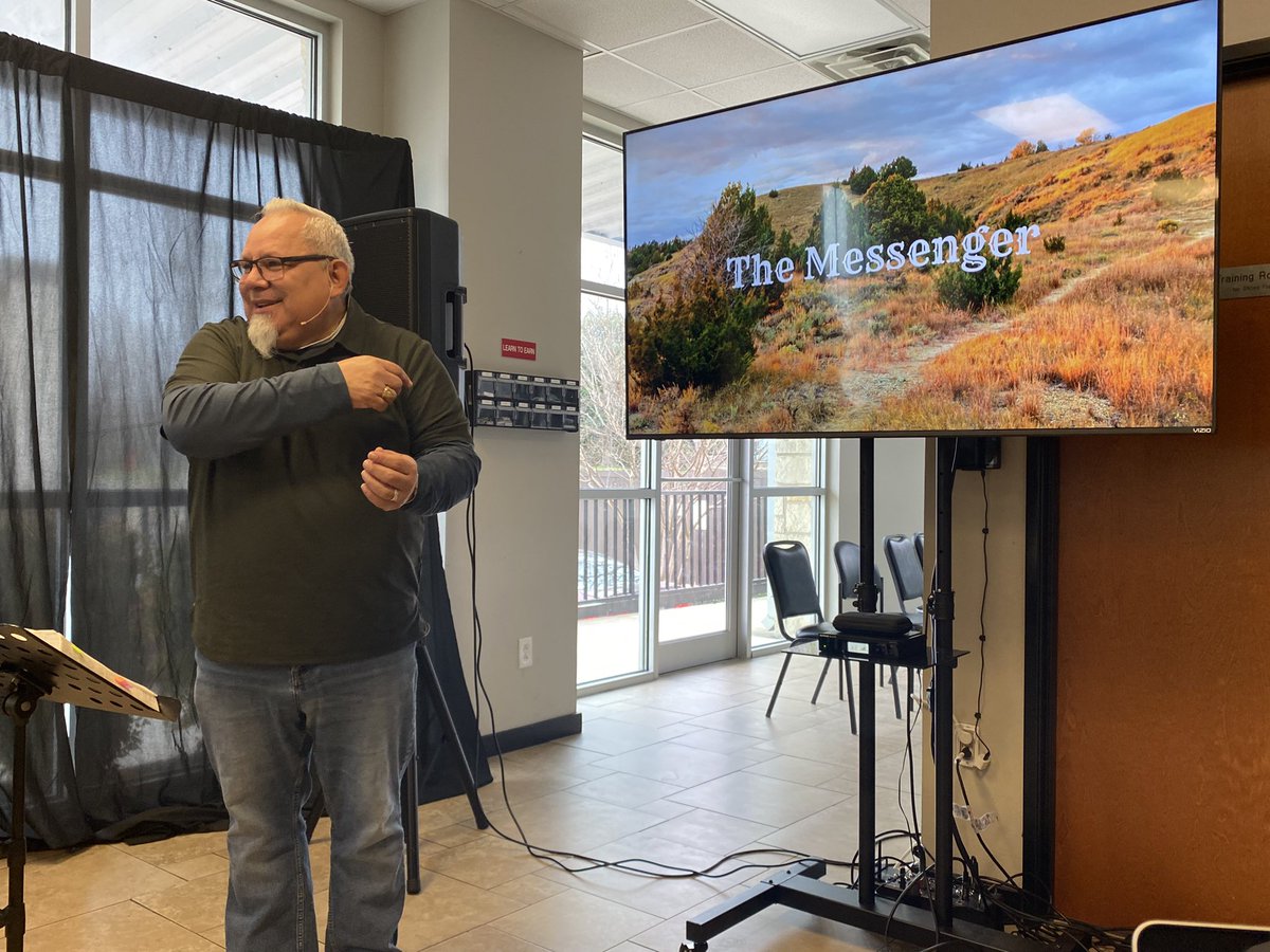 “God’s strategy isn’t to use professionals but us. We are simply to take the message to the world that is “I know Him.” @jdeleonsix <a href="/crosswalkpf/">crosswalkpf</a> #themessenger #whatsnext