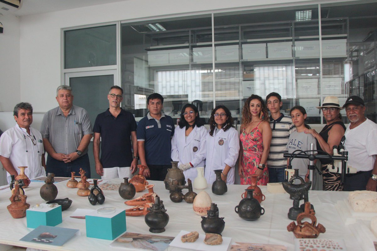 EmbSuizaPeru's tweet photo. Un gran momento ver en familia #MuseoBrüning los trabajos del equipo de investigación y restauración de los objetos de la #HuacaPintada (#Illimo, #Lambayeque) dirigidos por el arqueólogo suizo #SamGhavani. Impresionante 👏 y alegre saber que la @uniFR apoya el proyecto! 🇨🇭🤝🇵🇪 https://t.co/atbAvRTpQJ