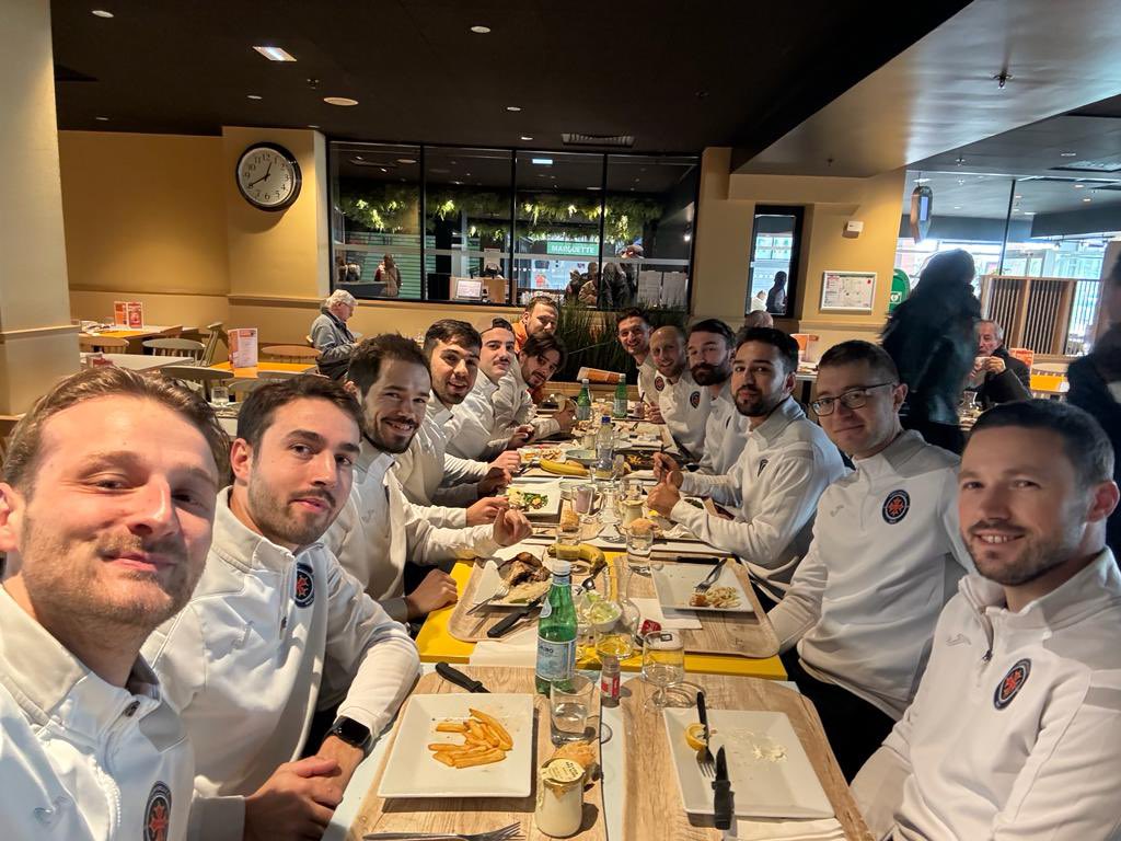 viola_fc's tweet photo. Voilà on l’a fait.

Victoire 2-1 au mental.

Les buteurs Victor le chauffagiste, Jeremy le coiffeur ⚽️

LE non buteur Guillaume président du Forza Viola tout seul devant le but.

Merci aux supporters venus nous voir 🫶🏻

Next ➡️ 1/16🏆

Forza Viola 🟣⚪️

@FSGTofficiel @ToulouseFC https://t.co/uZjZKu0Kv9