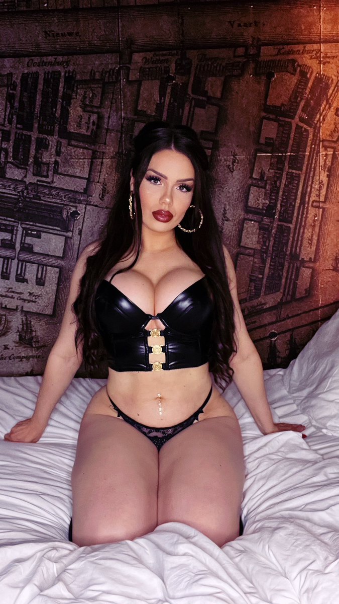 𝓐𝓶𝓮𝓵𝓲𝓮 tweet media