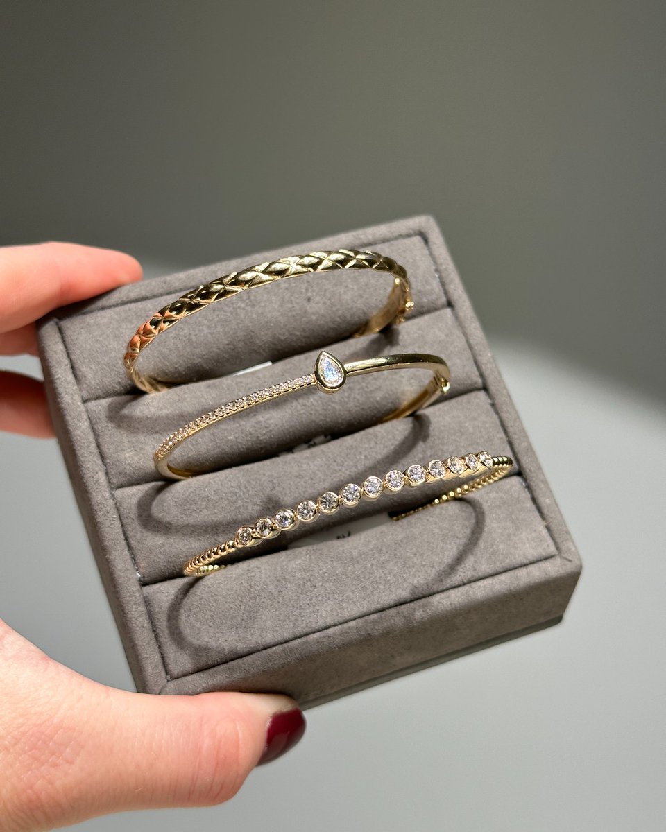 DiamondsGenesis's tweet image. Check out our stunning new A. Jaffe fashion line! Our wrist stack is giving us major heart eyes! 😍 #wriststack @AJAFFE1892 #diamondstack #genesisdiamonds