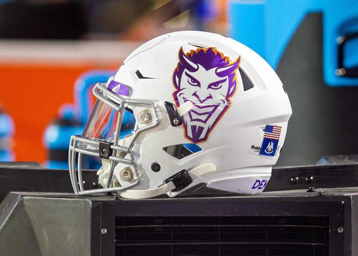 4Jamal0's tweet photo. Blessed to receive an full ride scholarship to @NSUDemonsFB @CoachJwill_ https://t.co/lXGDDvzPdU