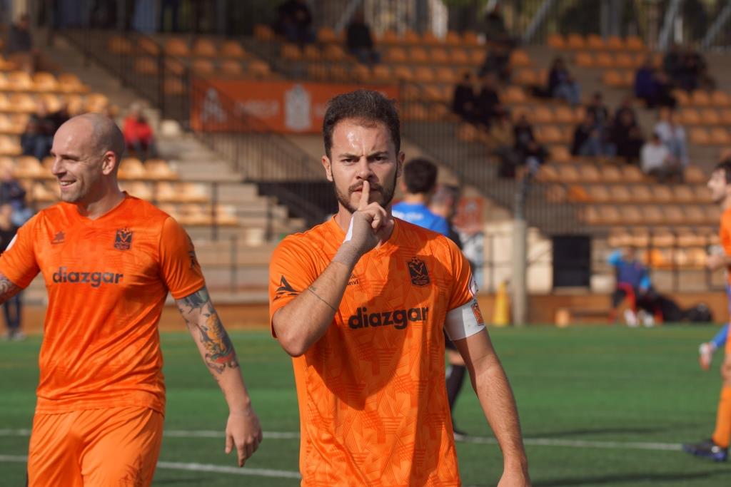 jmateu6's tweet photo. Ajustada victoria (3-2) del @playasdcalvia frente al @InterManacor. Arrancaron bien los naranjas pero acabaron pidiendo la hora. Los goles locales fueron obra de @DBardolet, @SevillaSergio8 y @lluis_ballester
https://t.co/KHyR09p05N https://t.co/8Eq9pFxbpU