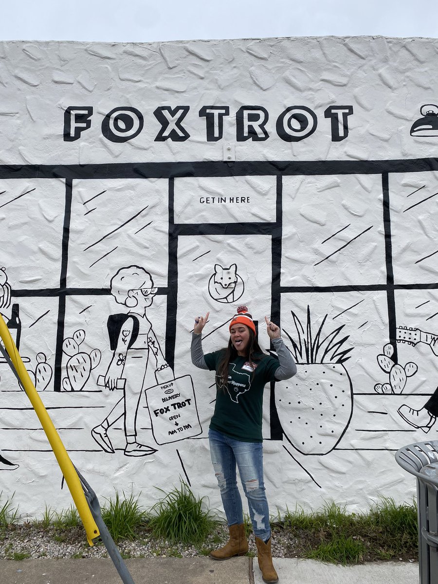 AubFox's tweet photo. Keepin it weird in Austin 🤠 https://t.co/lEPDE2vb6V