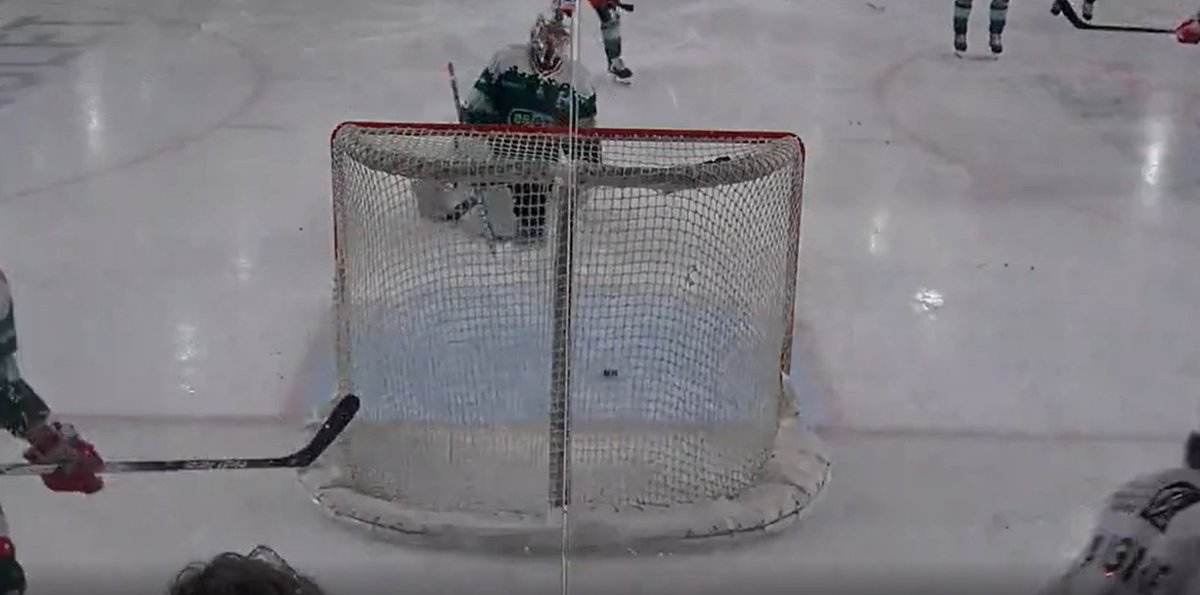 LigueMagnus's tweet photo. 💨 Le dernier match de la J32 a démarré fort... 26 secondes et déjà un but pour les @Gothiques_AHE contre l'@anglet_hormadi !
#SLMHockey #HORAMI https://t.co/Sb2YlM0nep