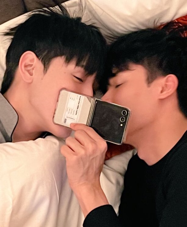 gyuflw_'s tweet photo. bye banget dunia 🥰😭😭😭🤍🤍🤍🤍 #CherryMagicTHep5 #taynew https://t.co/YqxZ21qVNv