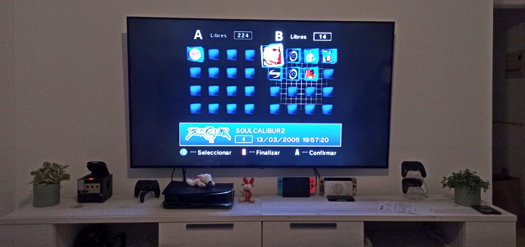 jadomsar's tweet photo. Casi 20 años que no toco la Game Cube y aún funciona 🖤 https://t.co/i74i5Jwknj