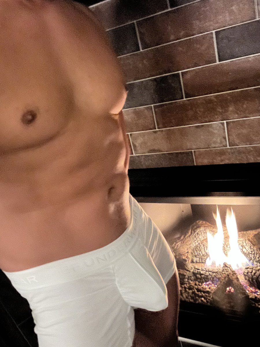 hungbihtx's tweet photo. It’s getting cold in Texas, let’s warmup https://t.co/VPEbZ4wlVe