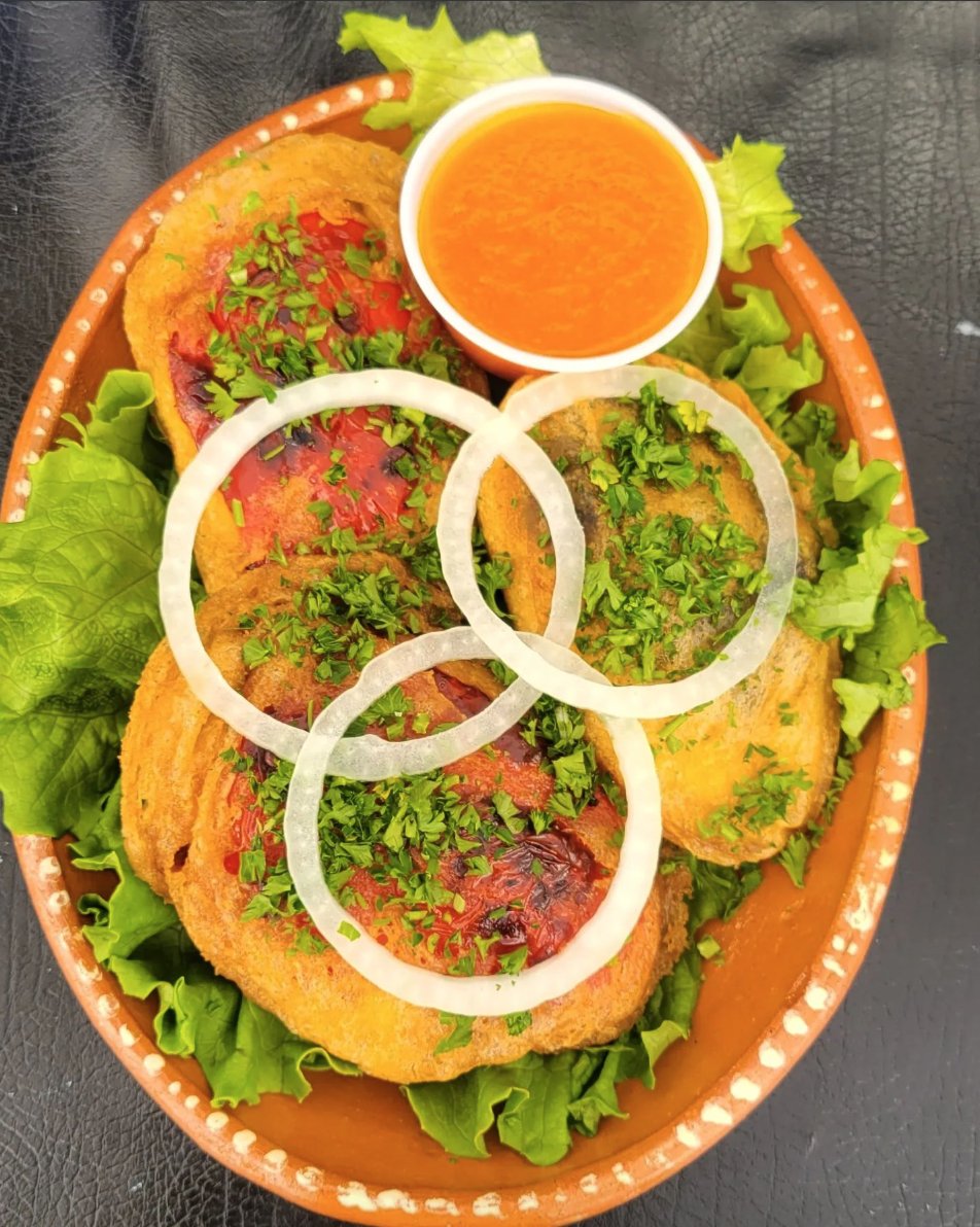 NuestroDiario's tweet photo. ¡Un domingo chilero! 🇬🇹🤤
¡Buen provecho!😋
📷 @shucos_l.a
#Guatemala #ChilesRellenos #AntojitoChapín https://t.co/D7dP3UxiAU