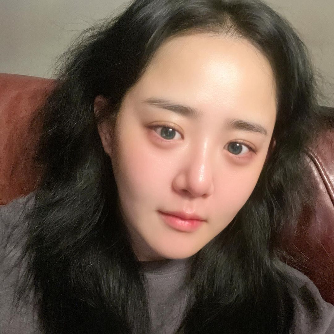 MGYIFC's tweet photo. [SNS] 240114 Moon Geun Young Instagram Update

😳🤗🥰

#EarlyInTheMorning #SelcaPlay #GoodApp #Day3040💋

#MoonGeunYoung #문근영 https://t.co/XRw2zdNJr2
