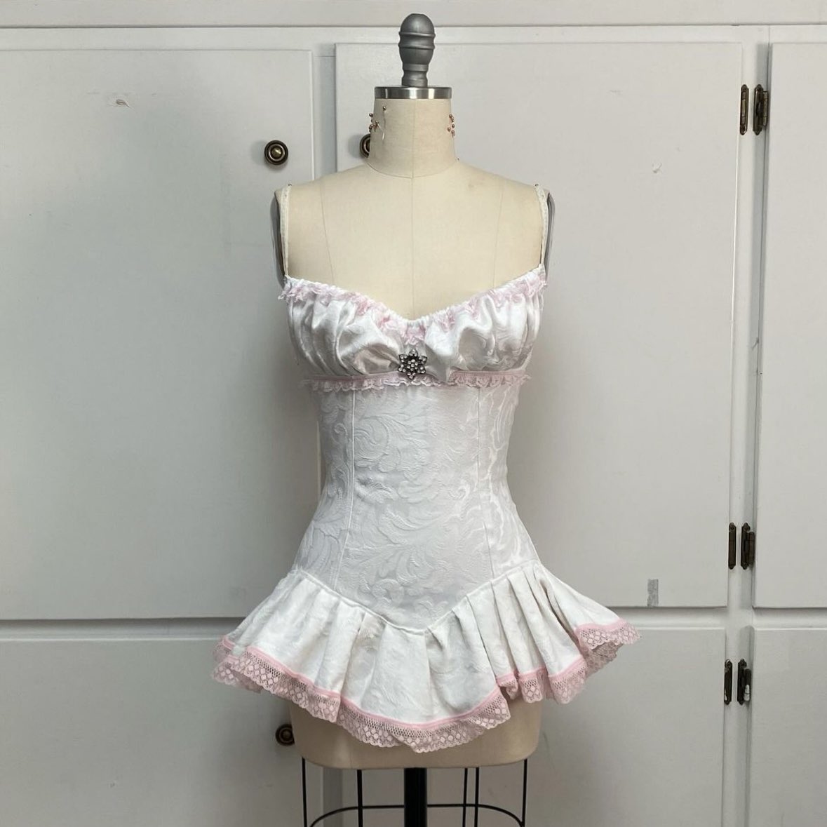 lapafaits's tweet photo. i found these dresses yesterday and instantly fell in love oh my god https://t.co/hYPxTbO39n