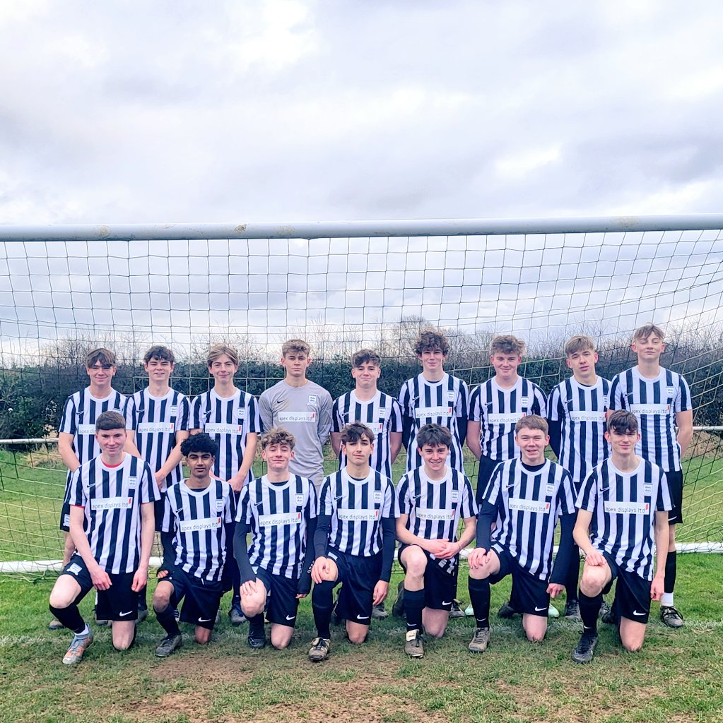 KTFC_Swifts's tweet photo. The boys proud to show off their new kit courtesy of our long-term sponsor @apex_displays @j_warrilow - thanks again for the generous support 👊👌👏 #grassroots #sponsor @KTFCJuniors https://t.co/xOAwi2YCTn