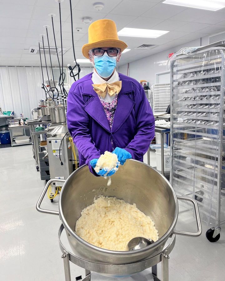CannabistFL's tweet photo. Meet our extraordinary employee, Adam. Our very own Willy Wonka! 🍫✨ We thank him and his team for blending passion and expertise to bring you the sweetest experiences to reach the #HigherExperience. 🪄 https://t.co/kn4KKMizYQ