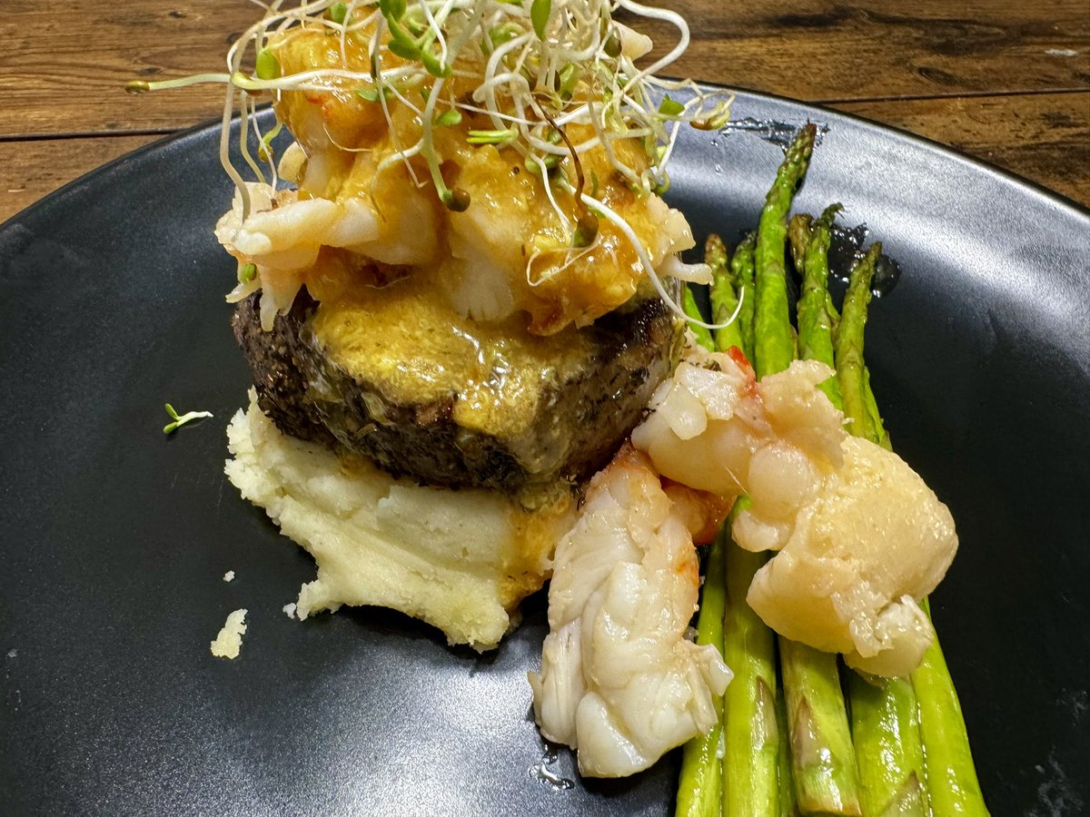 amcatering2015's tweet photo. Just Let Cook!!!
(The sauce broke cause I got distracted with a phone call.)
De-Constructed Oscar Steak with White Truffle Hollandaise Sauce
https://t.co/XNGMxOm6mv
#ChefAnthony #AMCatering #NoStyleJustGoodFood #Truffletopia #sauceisboss #makeyourlastlikeyourfirst #ImComing https://t.co/vdT1XS2TIs