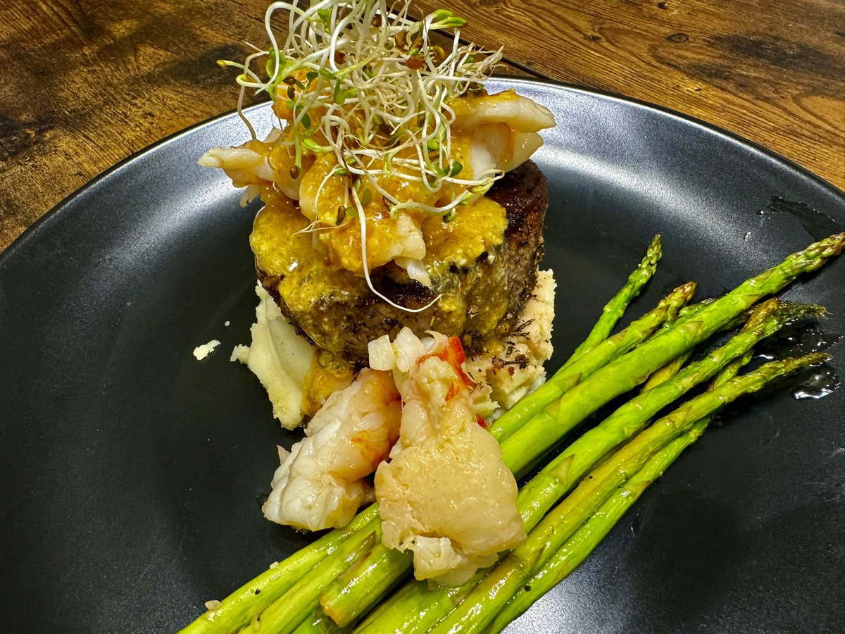 amcatering2015's tweet photo. Just Let Cook!!!
(The sauce broke cause I got distracted with a phone call.)
De-Constructed Oscar Steak with White Truffle Hollandaise Sauce
https://t.co/XNGMxOm6mv
#ChefAnthony #AMCatering #NoStyleJustGoodFood #Truffletopia #sauceisboss #makeyourlastlikeyourfirst #ImComing https://t.co/vdT1XS2TIs