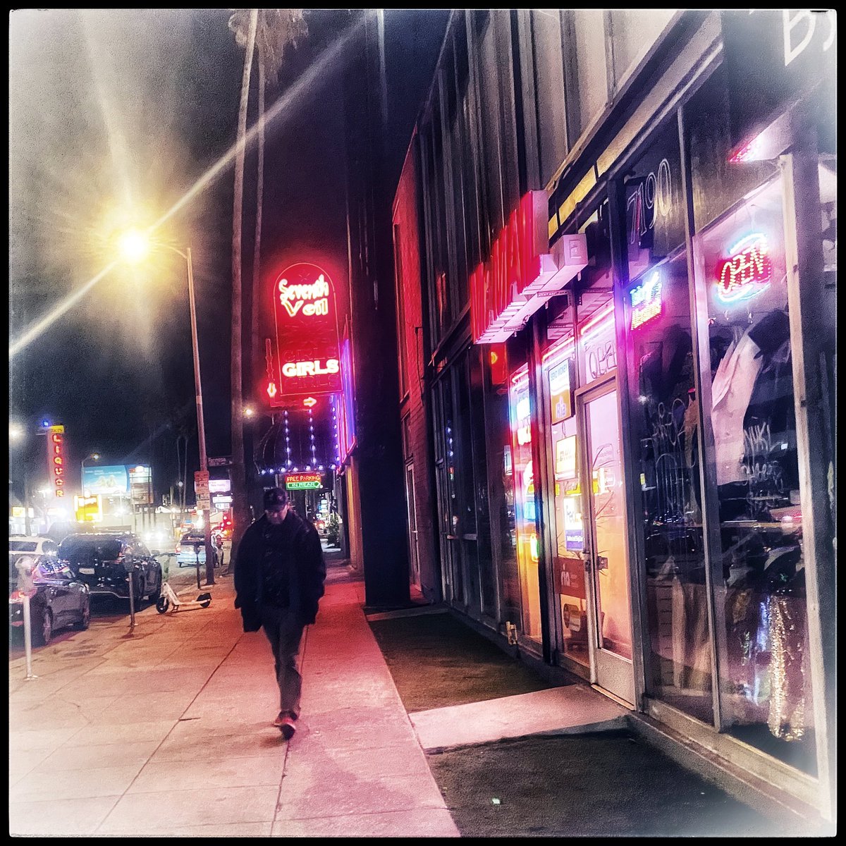 matthewzeitoun's tweet photo. 2 am on the sunset strip https://t.co/fT2ttG09Qu