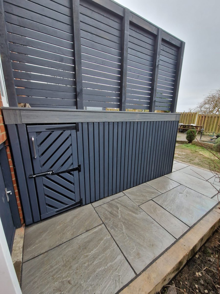 HeritageDecking's tweet image. ☀️January 2024 &amp;amp; our first deck completed ✅
☀️As experienced decking specialists you can trust that we know how to turn an idea or vision into a reality 😊
☀️As Trex Pro Platinum Installers, this incredible transformation was built to perfection using Trex ✅