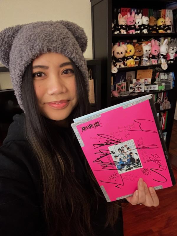 ktacd247's tweet photo. Excuse me while I go cry over my signed @Stray_Kids album that I won ๐ญ๐ญ๐ญ thank you so much SLBS โค๏ธ Iโve absolutely been loving all the SKZ collab merch!
#SLBS #STARtoGALAXY #StrayKids #slbsstudio https://t.co/0wD5ElWcyl