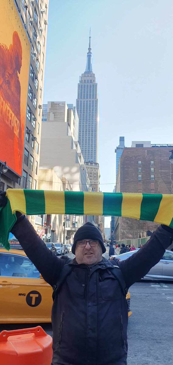 OpeningStatsman's tweet photo. @RuncornLinnets Linnets on tour in New York City! #NewYork https://t.co/lrUMP7hXYl