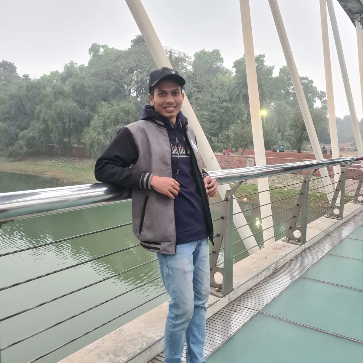 rokibulr008's tweet photo. Winter 🙂🤍
I'm between two legends.
#PAKvsNZ #DigitalMarketing #PradaFW24 #NZvPAK https://t.co/ceU8YTIiK1