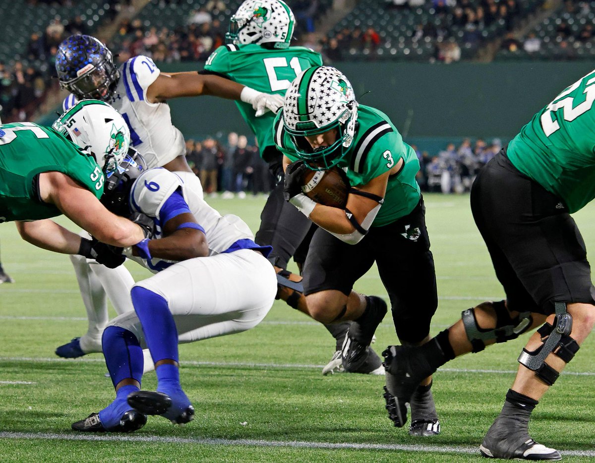 Southlake Carroll running back Davis Penn (<a href="/Davispenn5/">Davis Penn</a>) is the Fort Worth Area Newcomer of the Year. See the 12 Dragons who received All-Area honors.

FULL TEAM: star-telegram.com/sports/dfwvars…