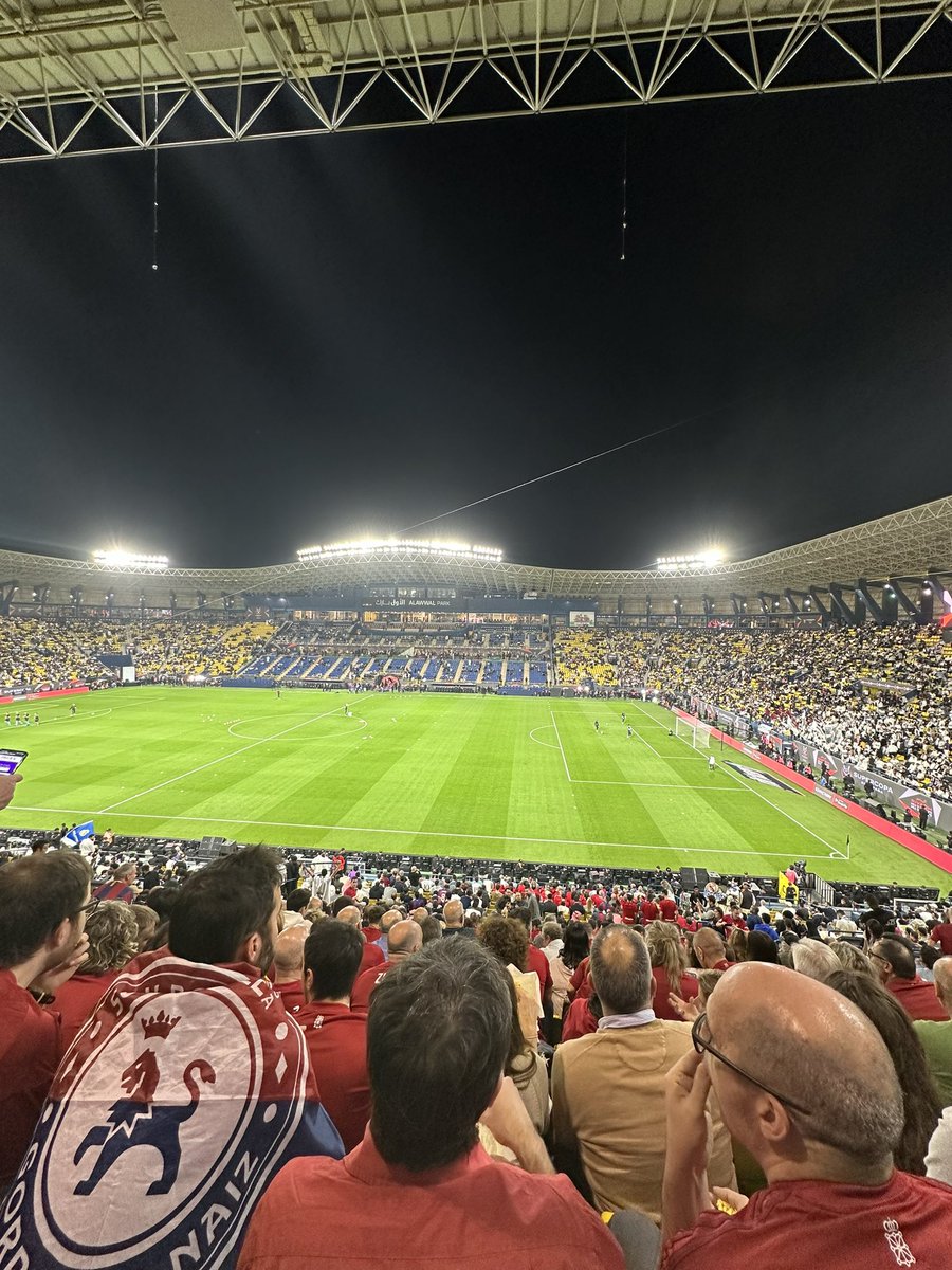 TEAMS_20's tweet photo. هنا من الرياض 🇸🇦 نهائي كأس السوبر الاسباني 
 #ريال_مدريد_برشلونه
#كاس_السوبر_الاسباني 
#RealMadrid #Barcelona https://t.co/w521HcroJw