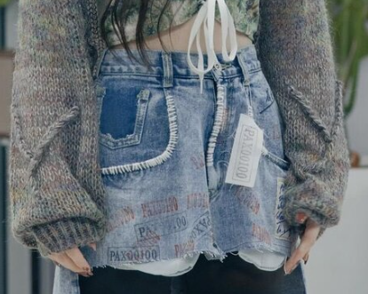 outfitsofgg's tweet photo. #LOONA #ARTMS #Heejin "Algorithm" 

👖ripped jeans from #TheRaggedPriest (can only find in black)
https://t.co/HKEtHjTFDJ

👖graffiti shorts from #PAX00100 (modified)
https://t.co/1XrPLQ1VDm

🏷️#oogg_LOONA ; #oogg_ARTMS #oogg_Heejin ; #oogg_theraggedpriest ; #oogg_PAX00100 https://t.co/sMAUPWayHR
