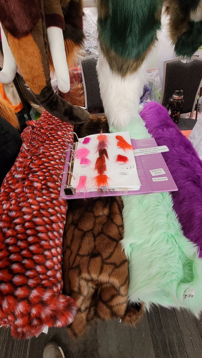 Last day of the #FC20204 dealers den! We have LOTS of faux fur for sale for fifteen dollarinos a yard! Come and get some and show us a picture of your pet! 💖
