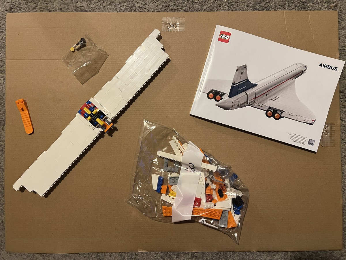 MikeAstles's tweet photo. Couldn’t resist starting it any more!! #legoconcorde https://t.co/unjaLnkQby