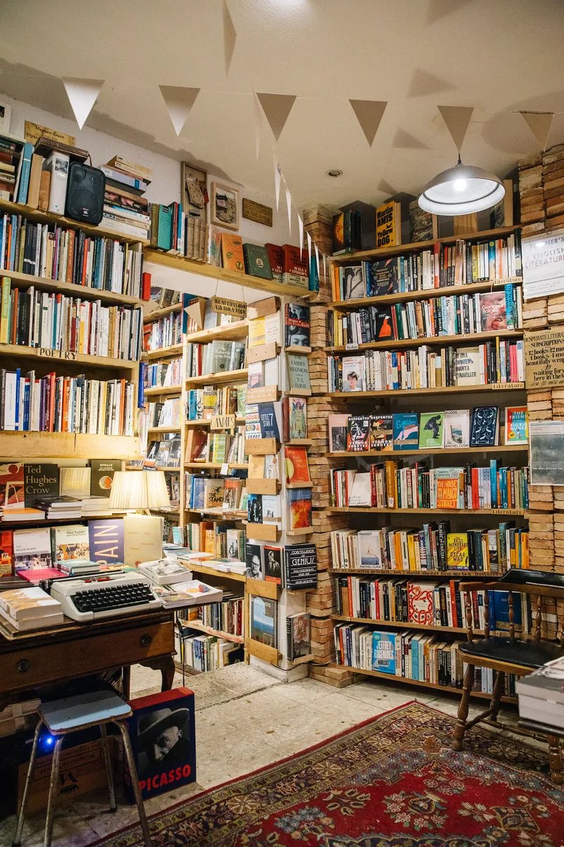 ValaAfshar's tweet photo. Reading improves your writing. Writing improves your thinking. https://t.co/AfYcM9cuAs