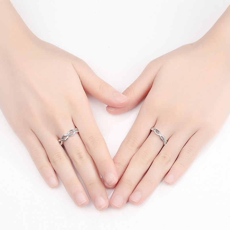 Live Mouth Wedding Knuckle Stackable Promise Ring Gifts For Couple
#livemouthwedding
#knucklering
#stackablerings
#promisering
#couplegifts
#weddingjewelry
#ringgifts
#lovebands
#uniquerings
#handmadejewelry 
glowovy.com/products/live-…