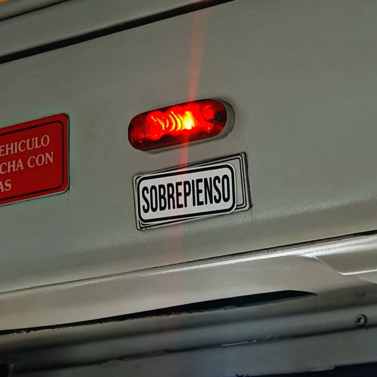 stinkfishstink's tweet photo. #sobrepienso #sobrepiensa #edicioneshogar #transmilenio https://t.co/sglLEA1DgK