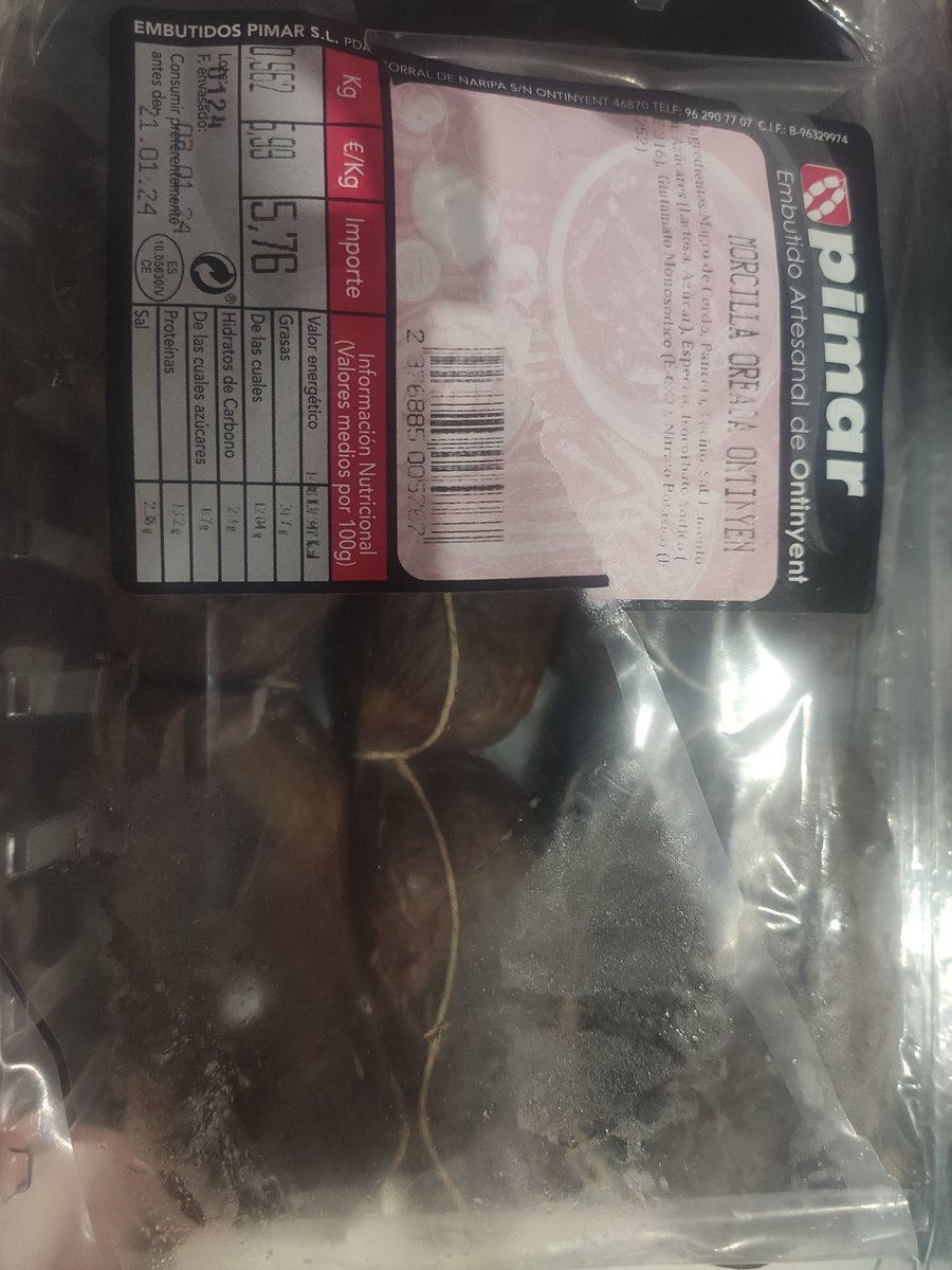 cololoko87's tweet photo. Hola @FamilyCashES  q sorpresa tan mala el abrir el envase con las morcillas y ver que hay moho en una de ellas... Compradas el día anterior. https://t.co/elEQ9ekgmv