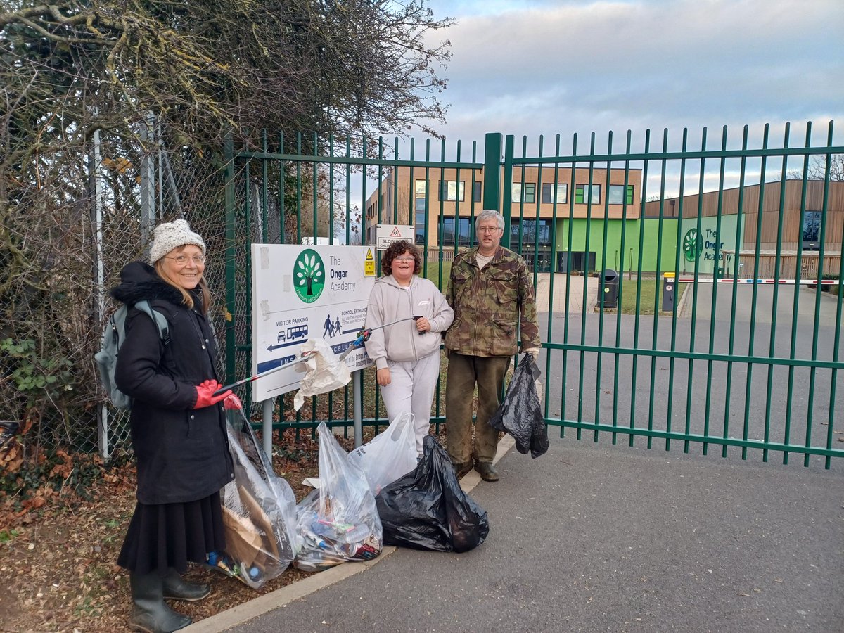 penguincooks's tweet photo. #litterpicking #Ongar #Essex @TheOngarAcademy @HeadteacherTOA 
Today, we litter picked round the car parks near the school with a neighbour and local vicar. Looking after her community. Over 20 bags of rubbish collected https://t.co/7KDwVUJb0N