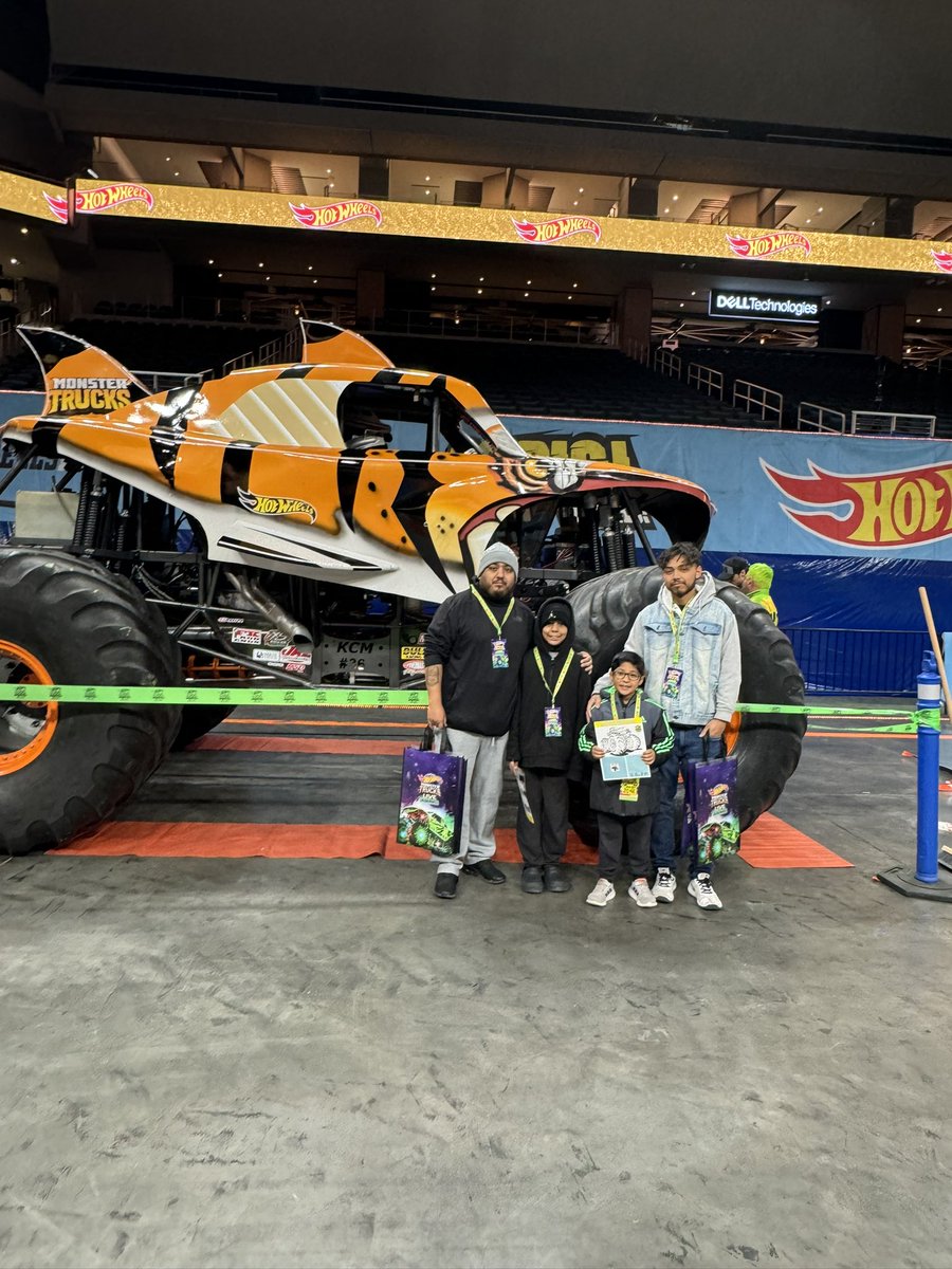 joehdz1995's tweet photo. #hotwheelsmonstertruckslive https://t.co/bHO7oiahoh