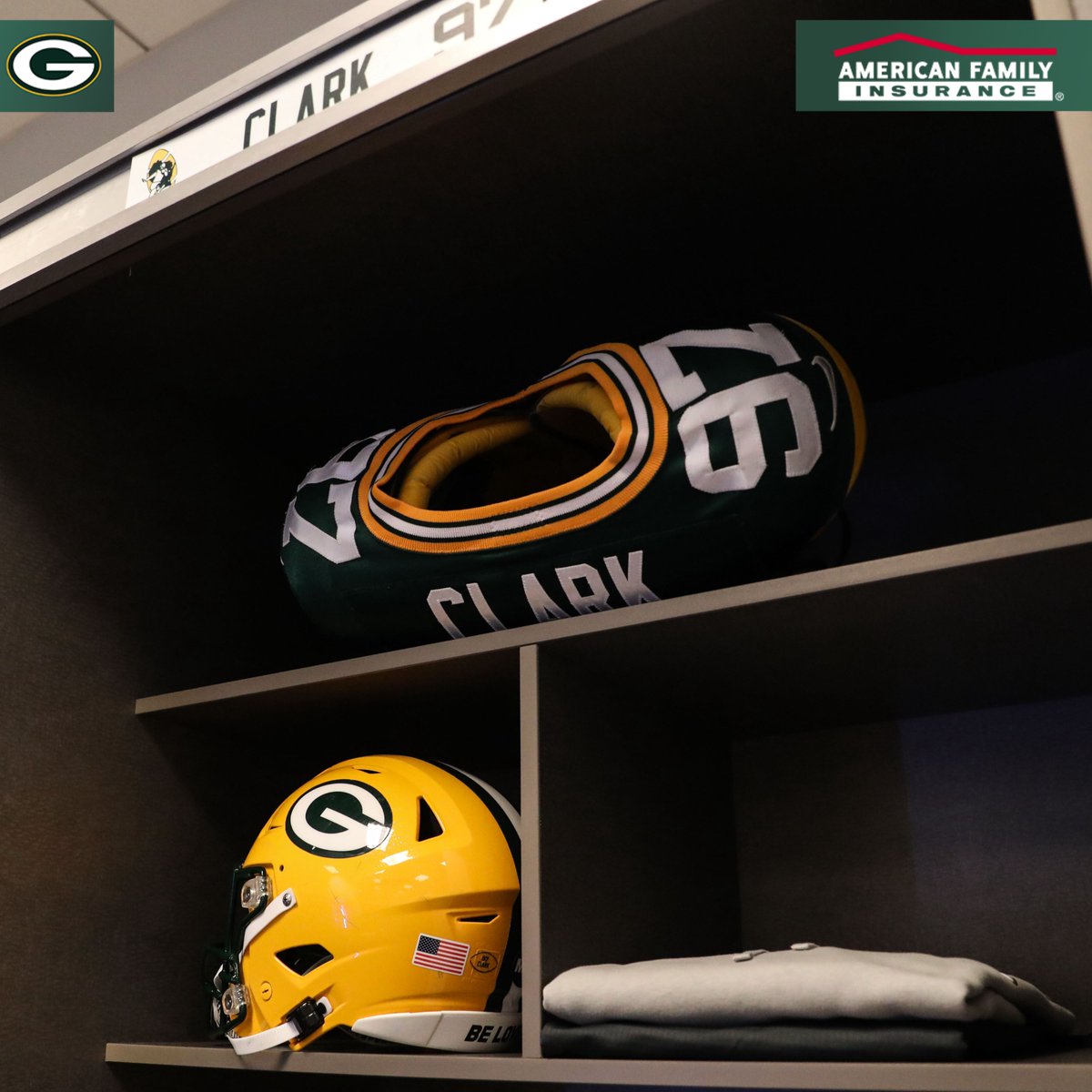 packers's tweet photo. Feeling at home in Texas. 🟢

📸: https://t.co/IJSdEwAuXF

#GBvsDAL | #GoPackGo https://t.co/BzafD9Tbri