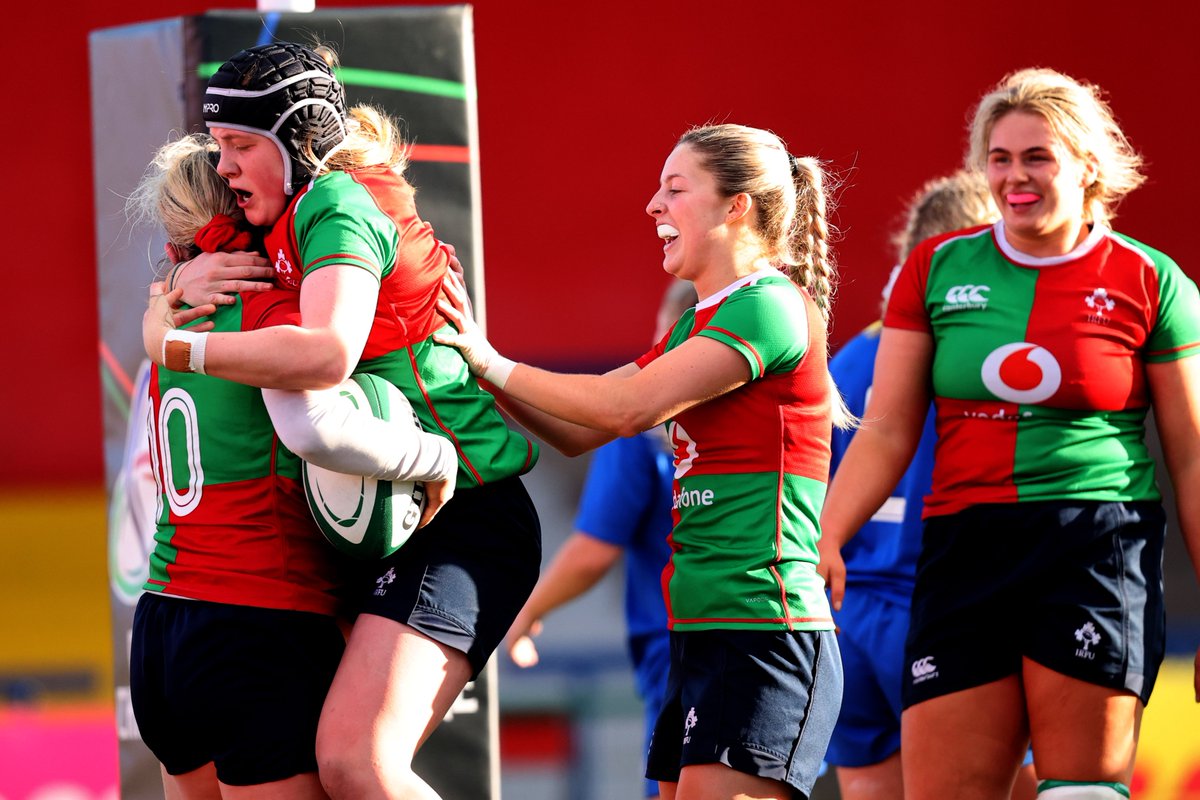 Munsterrugby's tweet photo. A brilliant 19-17 win for the Clovers over Gwalia Lightning at a sunny Virgin Media Park this afternoon 🙌

Munster's Kate Flannery &amp; Róisín Ormond were among the try scorers with Flannery notching a conversion at the death to win it 💪

#IrishRugby #SUAF 🔴 https://t.co/jNGTwE8NbS