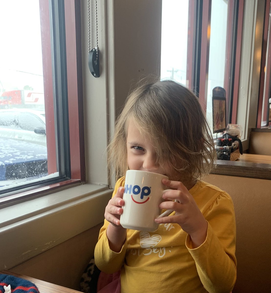 TheirDadsTweets's tweet photo. When it’s -10 w/ windchill and snowing, what do you?  Get warm. @IHOP  #HotCoco #AldeyShay #SamuelPrescott #TaylorQuinn #WinterVibes https://t.co/KfsteCNjf3