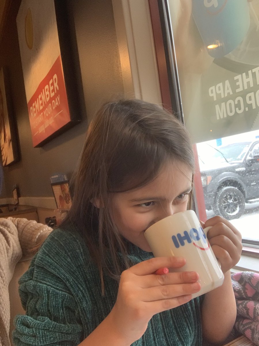 TheirDadsTweets's tweet photo. When it’s -10 w/ windchill and snowing, what do you?  Get warm. @IHOP  #HotCoco #AldeyShay #SamuelPrescott #TaylorQuinn #WinterVibes https://t.co/KfsteCNjf3