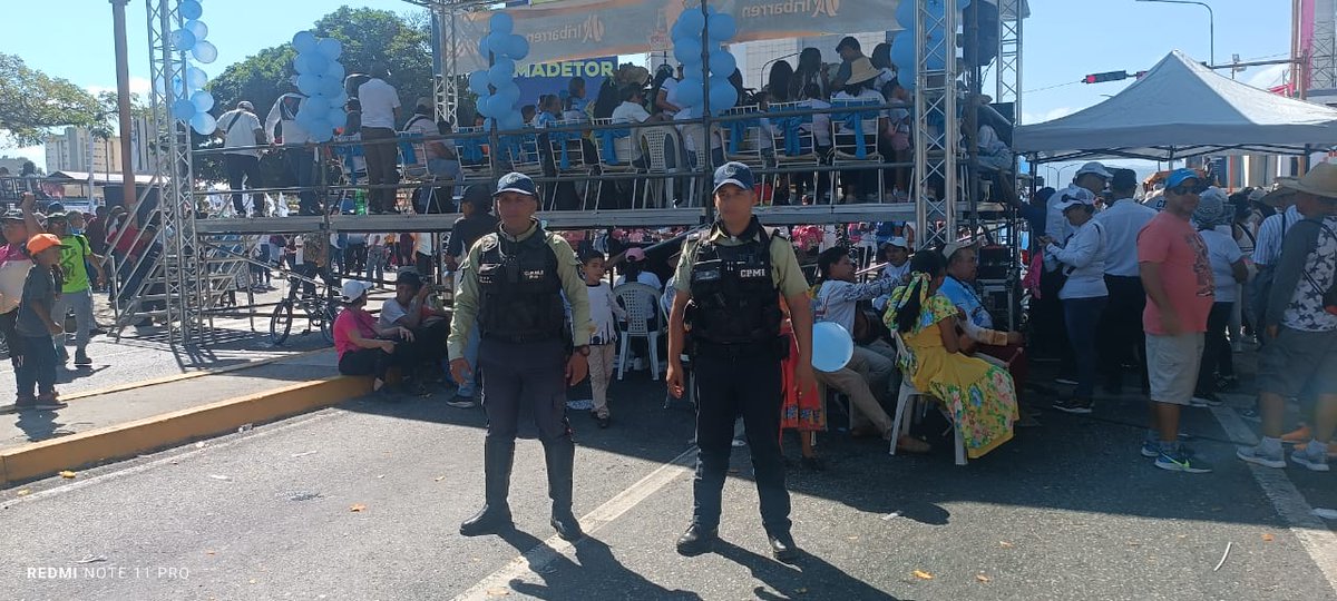 sercomiri's tweet photo. #14Ene 👒 🩵 @LuisJonasReyes “Más de 10.500 funcionarios de seguridad desplegados en la ciudad, más de 310 puntos entre tarimas musicales e hidratación, es un esfuerzo entre el gobierno, la iglesia y el sector privado que ha apoyado”.
#Barquisimeto  #VenezuelaEnUniónYPaz #Domingo https://t.co/5ynZtb2Lvh