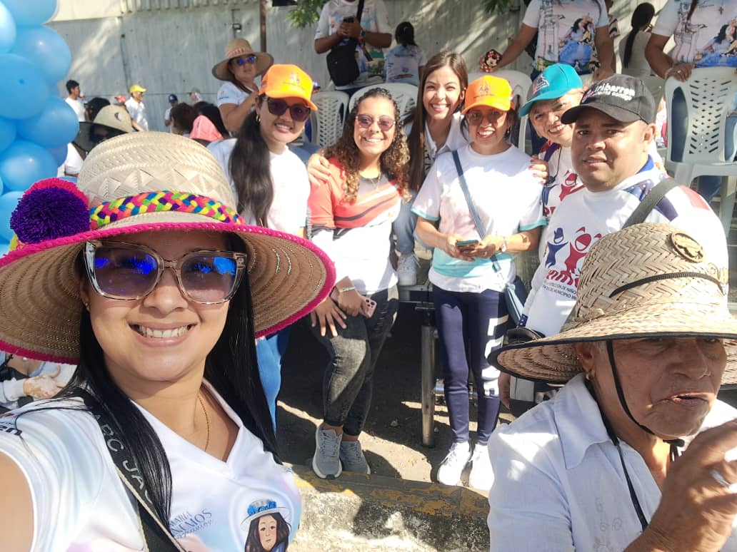 sercomiri's tweet photo. #14Ene 👒 🩵 @LuisJonasReyes “Más de 10.500 funcionarios de seguridad desplegados en la ciudad, más de 310 puntos entre tarimas musicales e hidratación, es un esfuerzo entre el gobierno, la iglesia y el sector privado que ha apoyado”.
#Barquisimeto  #VenezuelaEnUniónYPaz #Domingo https://t.co/5ynZtb2Lvh