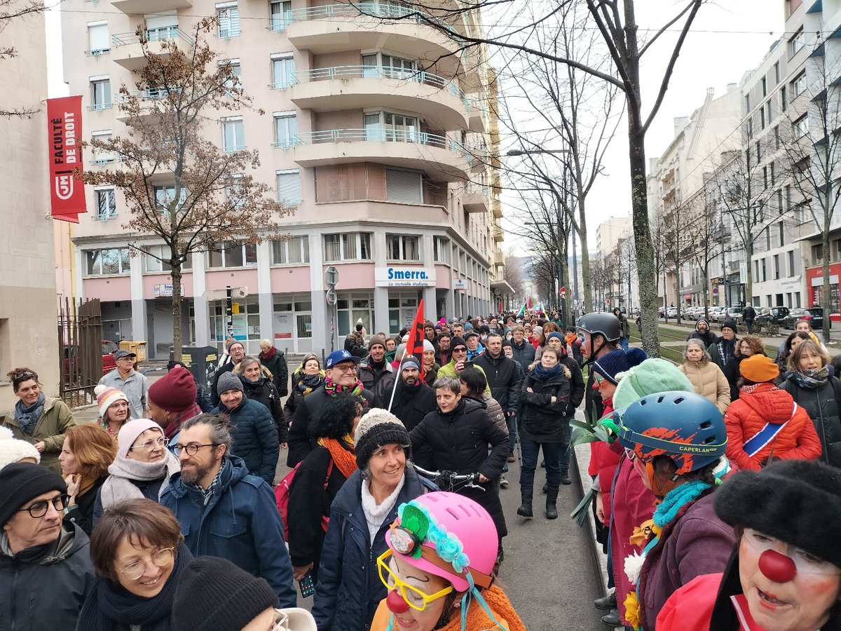 Manifestation familiale et déterminée à Saint-Étienne   pour demander le retrait de la loi immigration qui défigure la France          
Liberté Égalité #Fraternité #accueilsanscondition