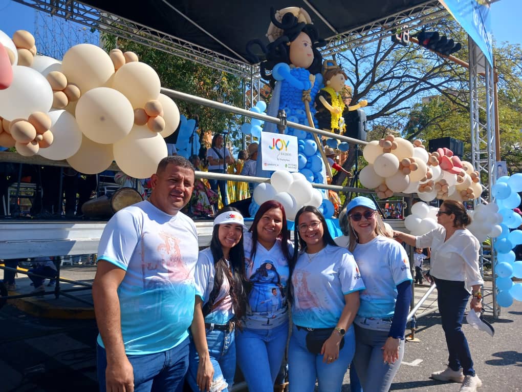 sercomiri's tweet photo. #14Ene 👒🩵 Equipo de la FDNI activo con la clínica móvil en la avenida Lara con avenida Los Leones para apoyar a los feligreses en la procesión con atención médica e hidratación. #Barquisimeto #DivinaPastora #Visita166 #VenezuelaEnUniónYPaz https://t.co/7Br9meyFyw