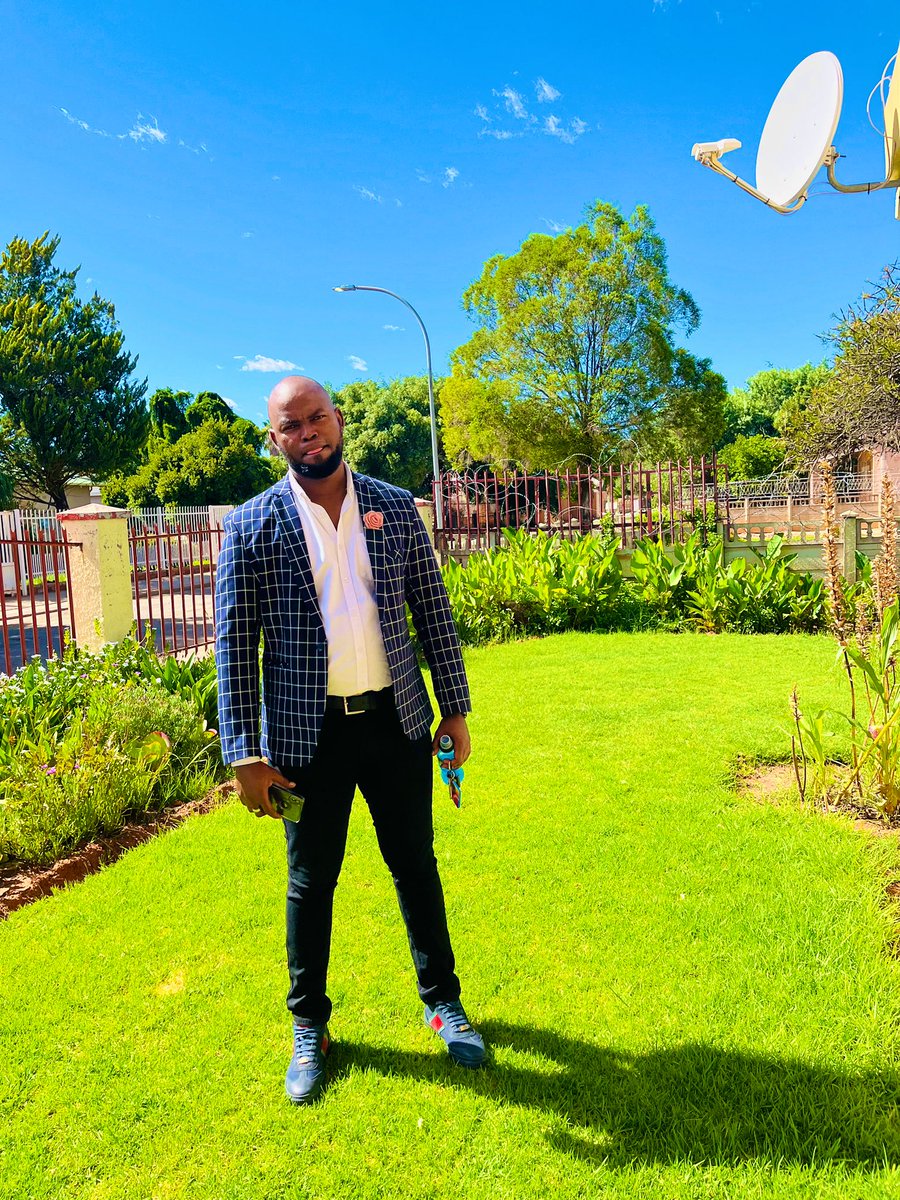 prayer_teepee's tweet photo. God, Goals and Glowing🙏🏽 https://t.co/l8leWSAuZM